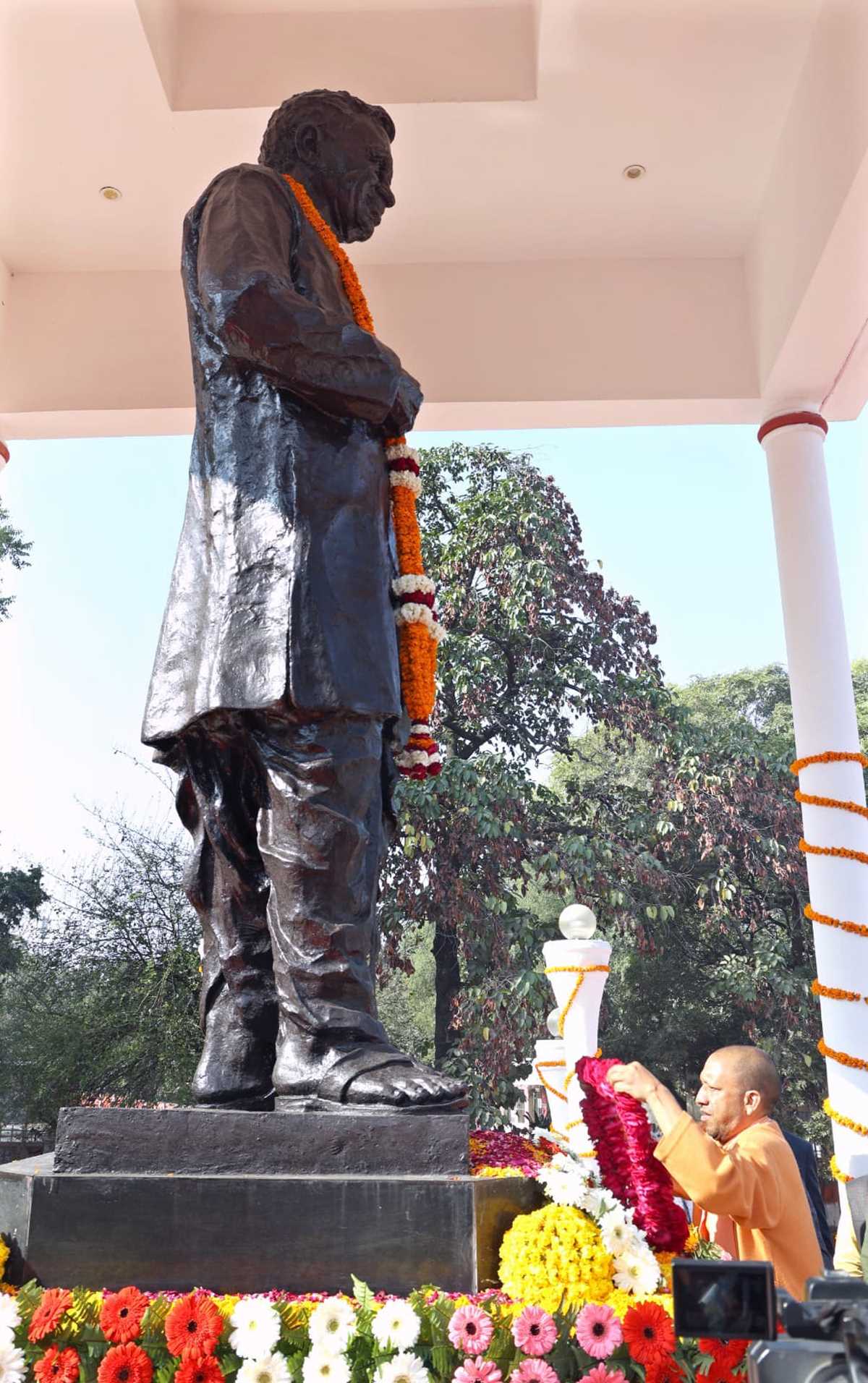 दीनदयाल उपाध्याय के सपनों को साकार कर रही डबल इंजन सरकार : सीएम योगी